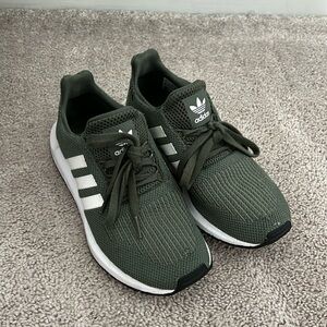 Adidas Sneakers Size 6